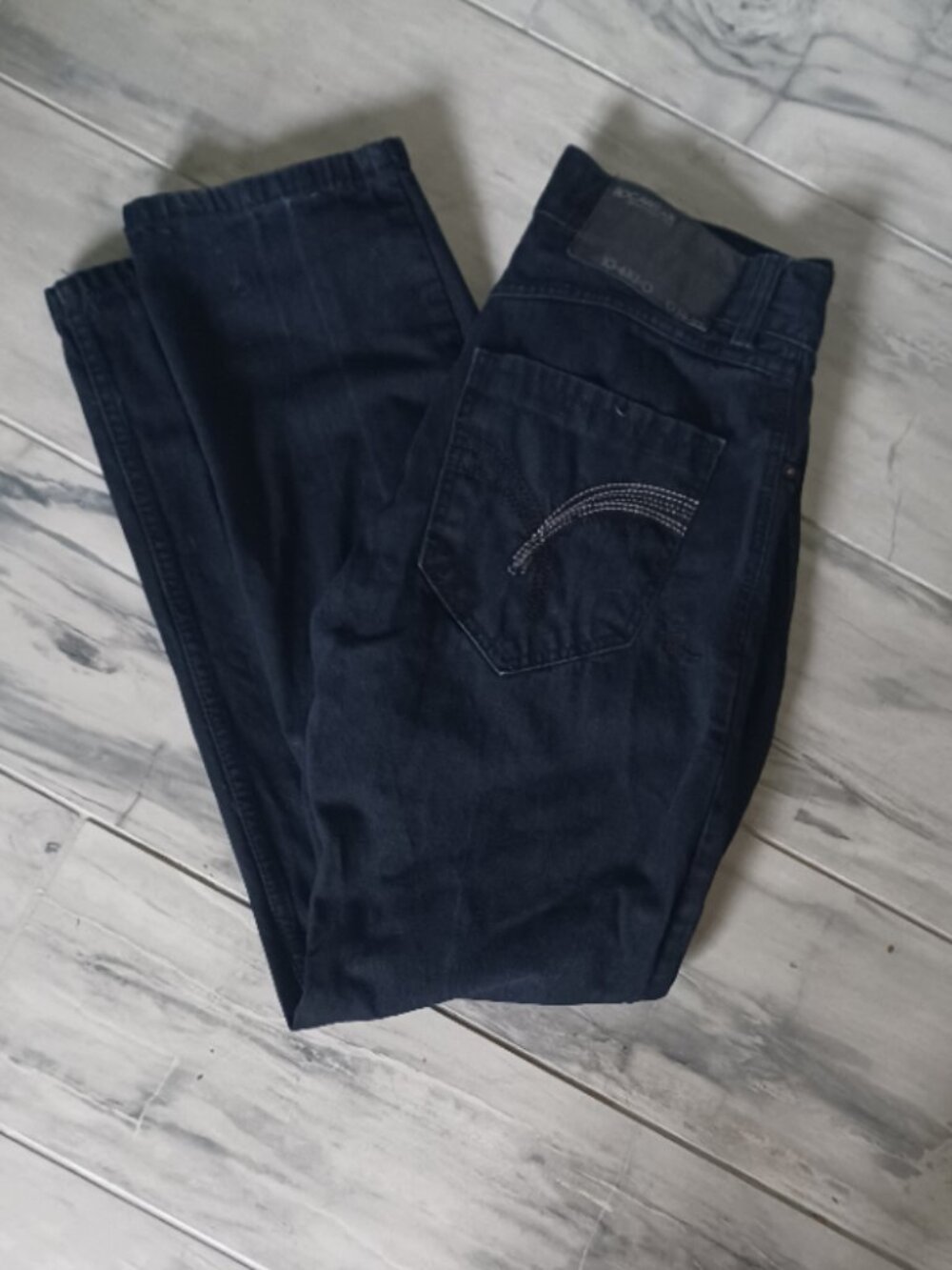 Rocawear Dark Denim Button Fly 5 Pocket Jeans design on back Pockets 34/32